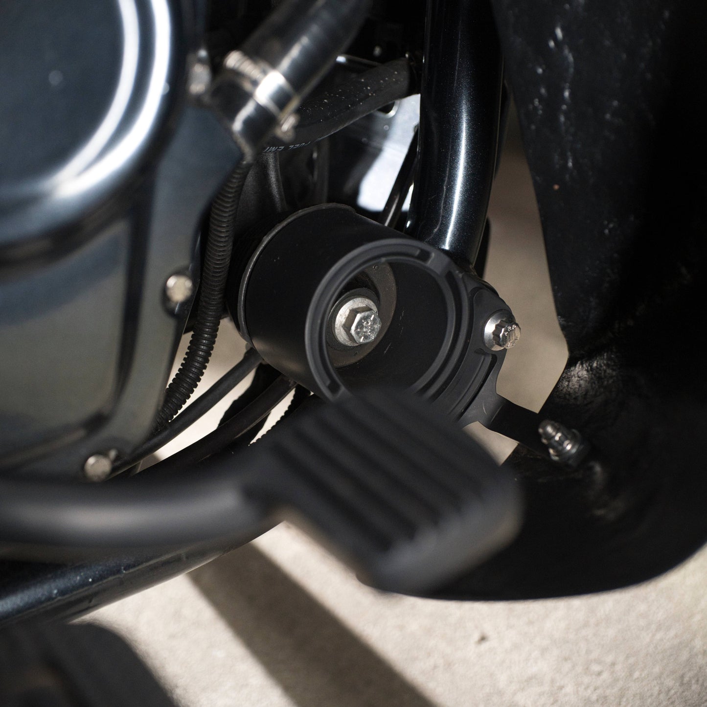 M8-FXR FRONT MOTOR MOUNT