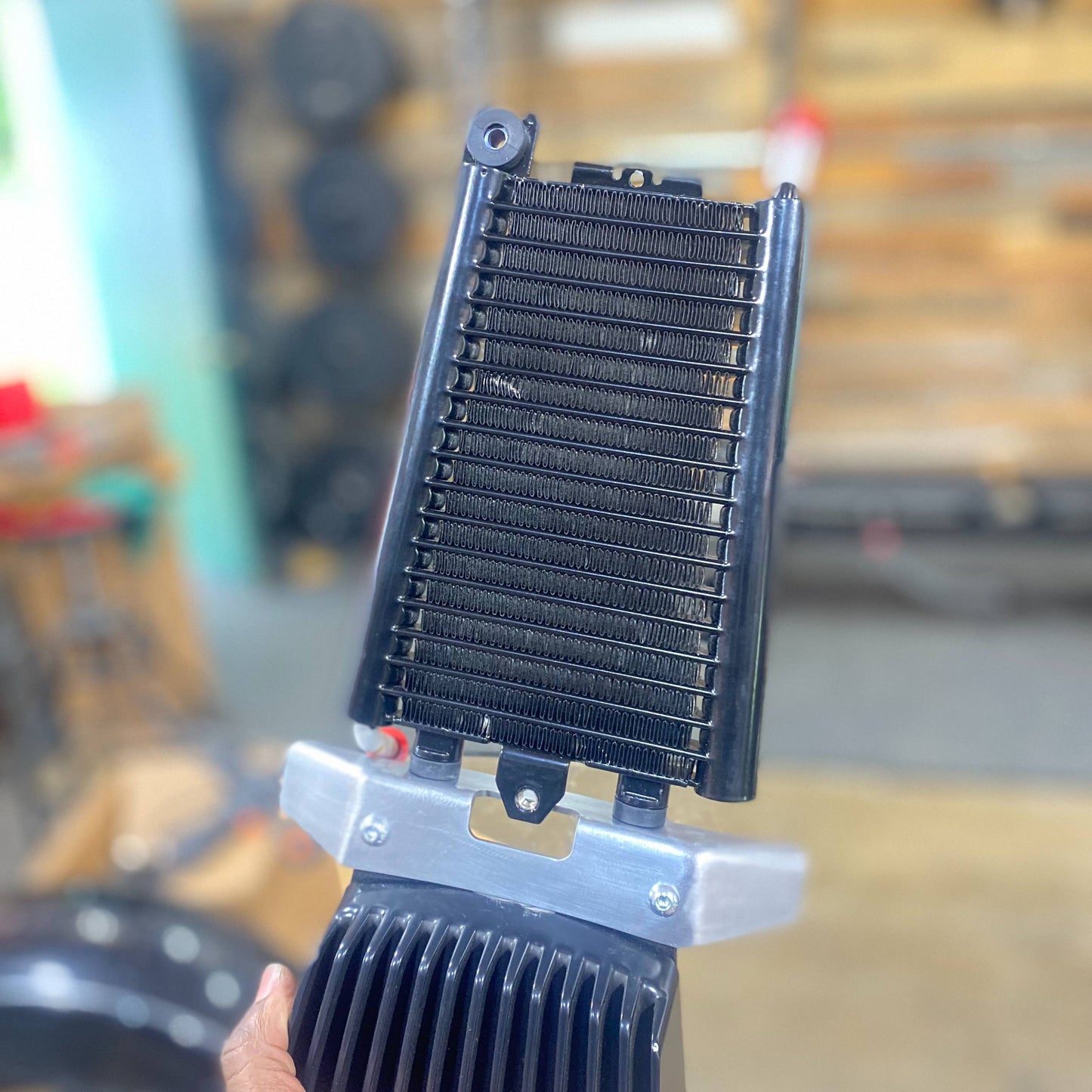 M8-FXR SOFTAIL OIL COOLER MOUNT