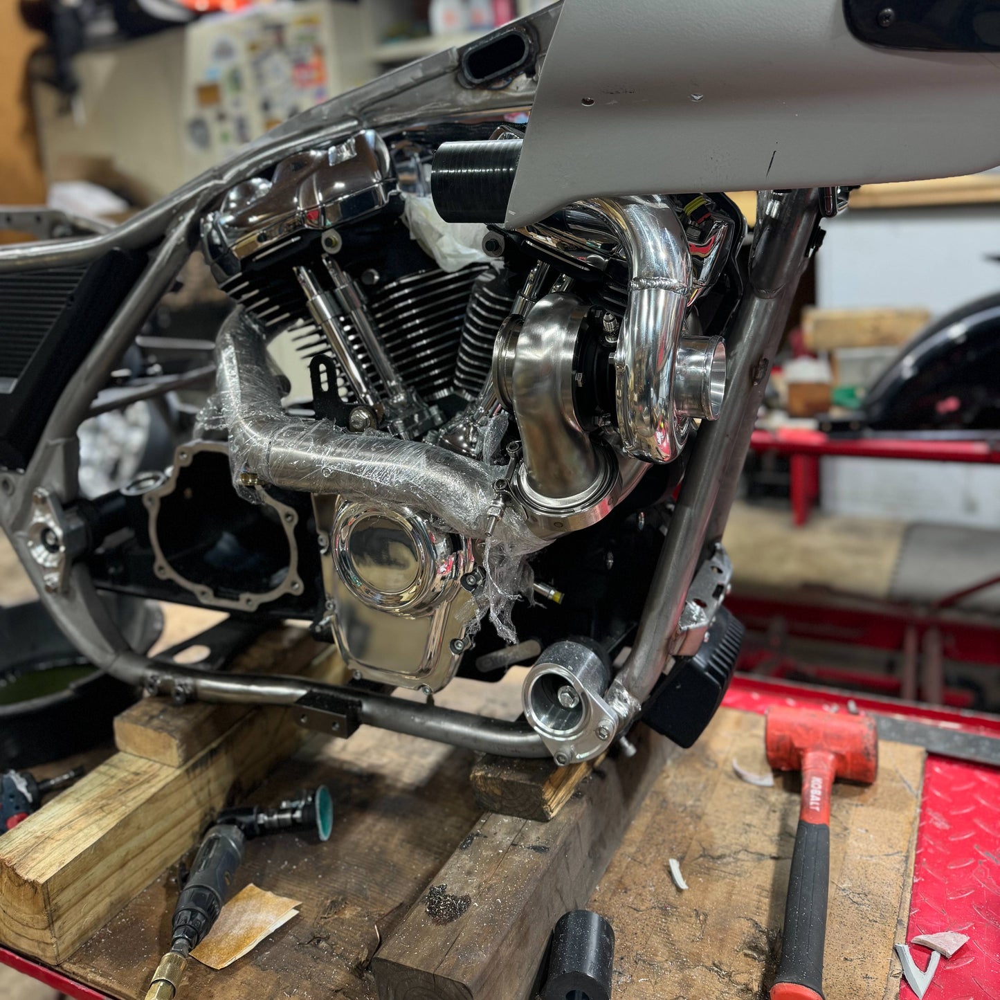 M8-FXR FRONT MOTOR MOUNT